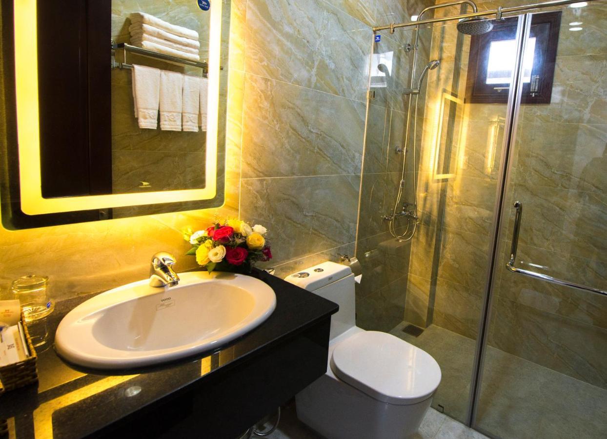 Dac Tin Luxury Hotel Туїхоа Екстер'єр фото